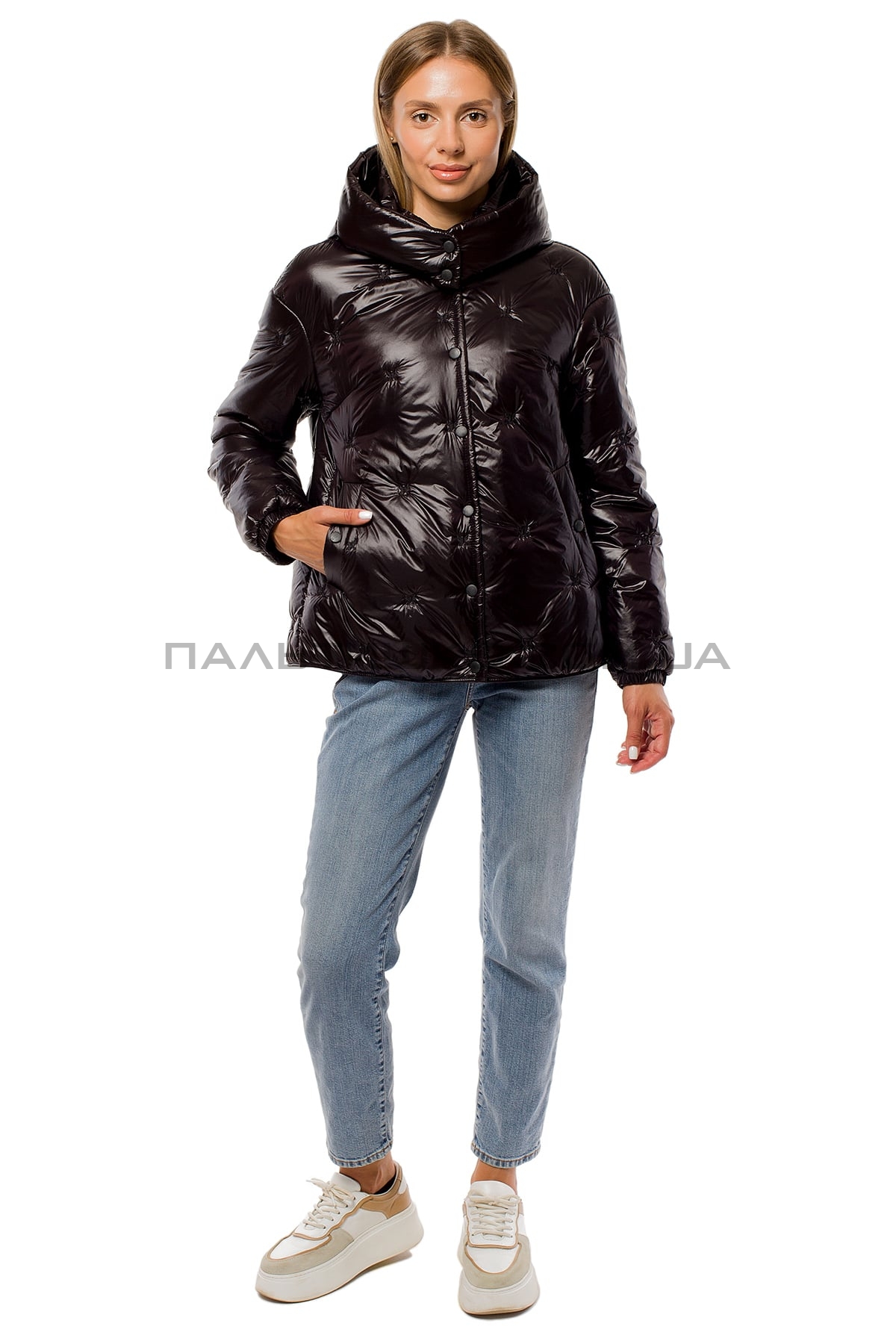  Жіноча коротка перламутрова куртка чорна