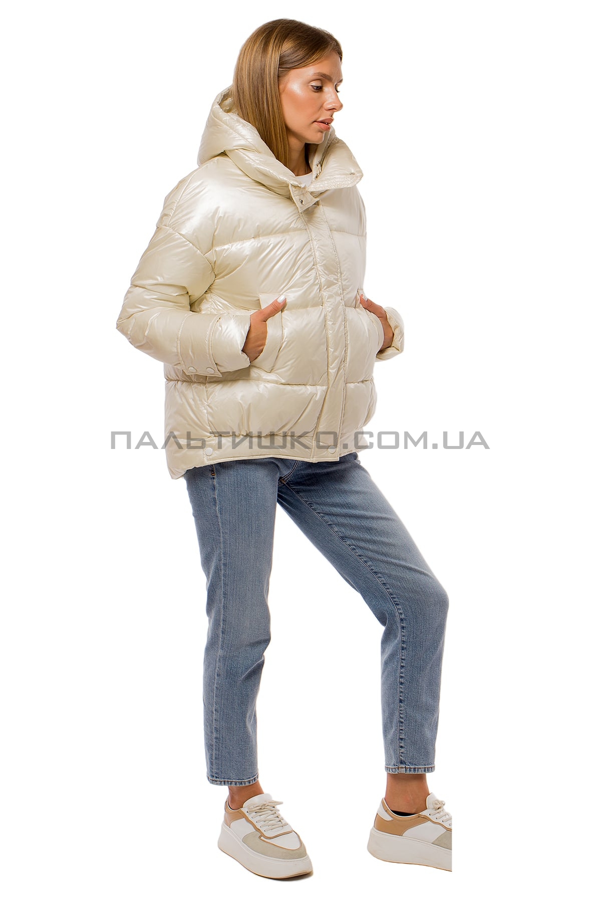  Женкская короткая куртка перламутровая белая